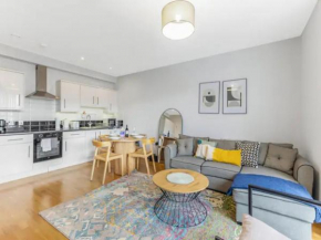 Stylish 2Bed Flat in North London, Easy Transport